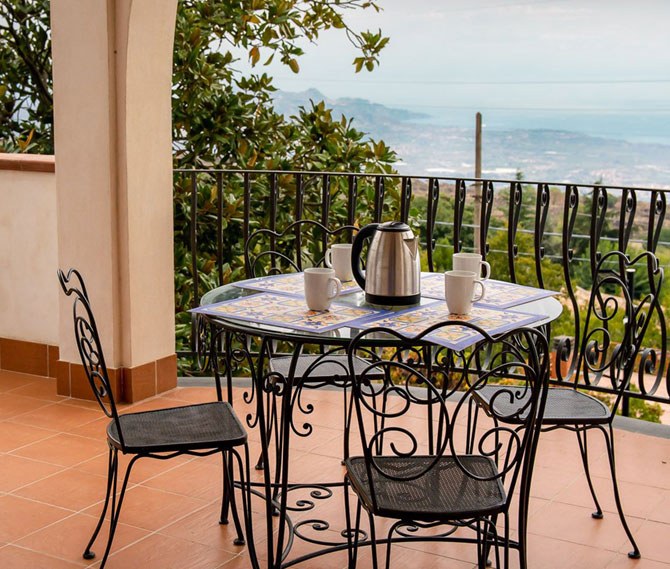 About Tenuta Carbone Villa in Mascali